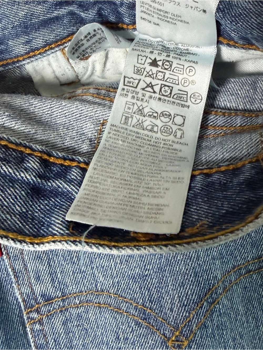 Levi's 501 Actual Fit 32 X 31.5 Straight Leg Medium Wash Read Description